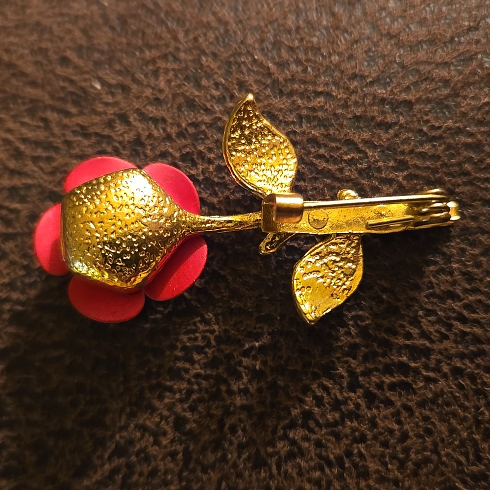 Vintage Red American Beauty Rose Brooch Pin Gold Tone - Picture 2 of 2